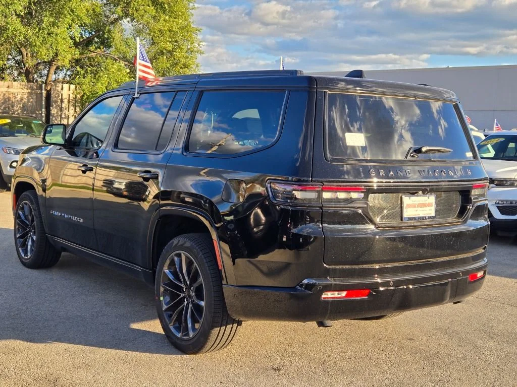 New 2025 Diamond Black Crystal Pearl-Coat Exterior Paint Jeep Series II image 15
