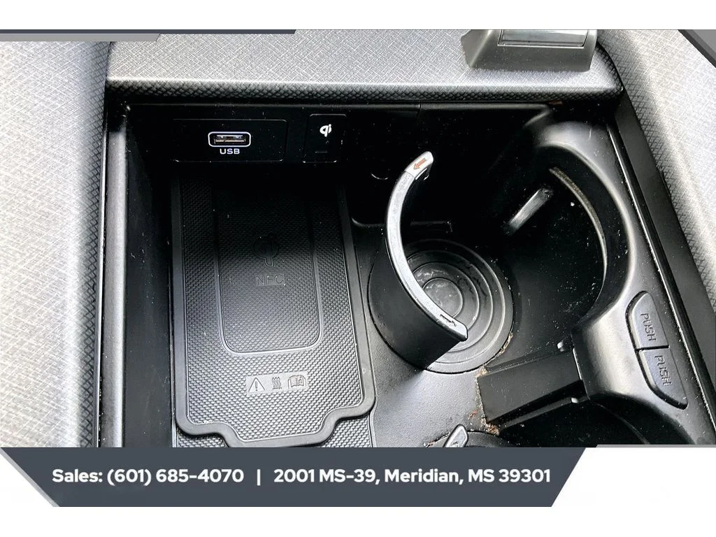 Used 2024 Abyss Black Pearl Hyundai Limited image 23