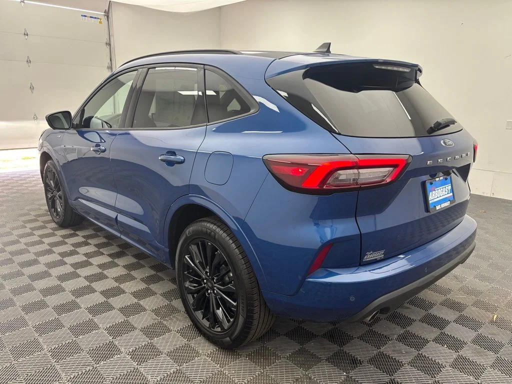 Used 2023 Blue Ford ST-Line Elite image 11