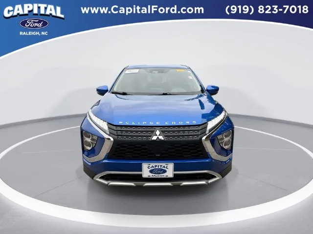 Used 2025 Blue Mitsubishi SE image 3