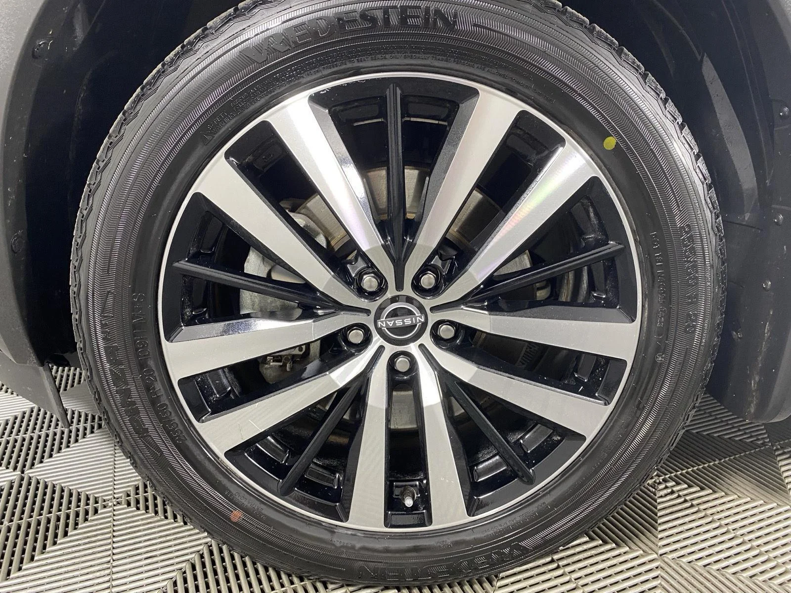 Used 2023 Brilliant Silver Metallic Nissan Platinum image 12