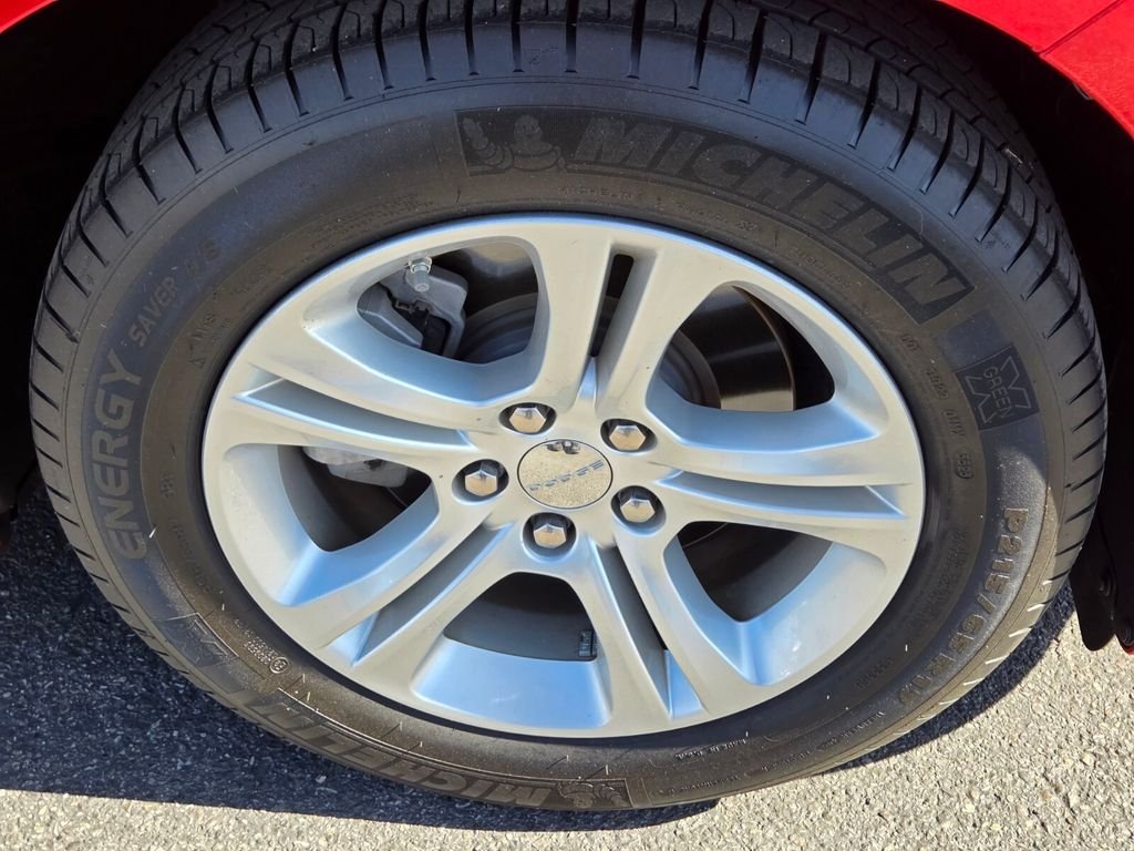 Used 2023 Red Dodge SXT image 9