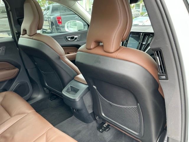 Used 2019 White Volvo T5 Momentum image 40
