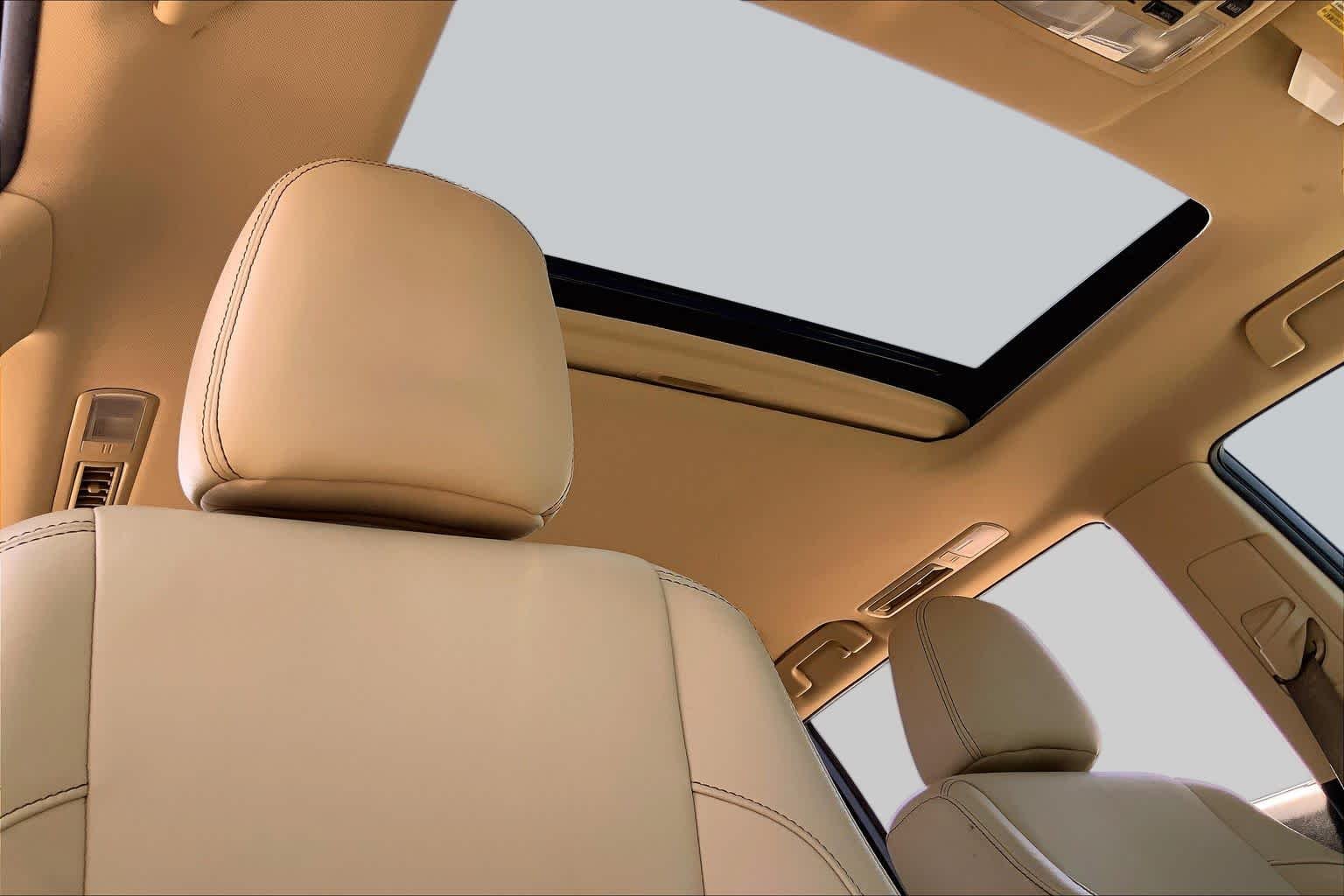 Used 2019 Blizzard Pearl Toyota XLE image 13