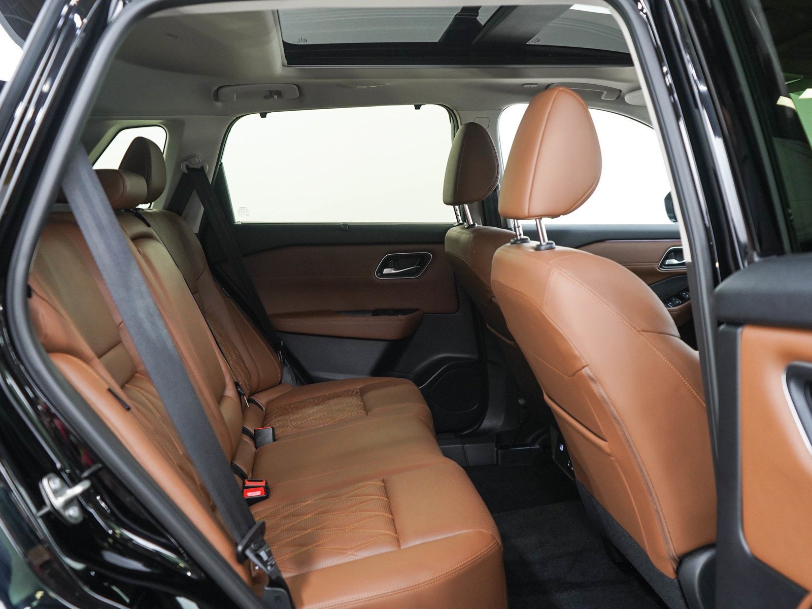 Used 2026 Super Black Nissan AWD Platinum *Ltd Avail* image 13