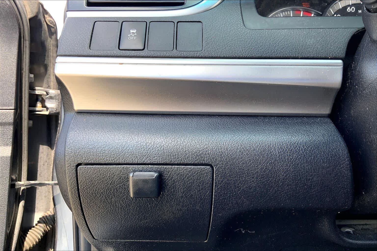 Used 2013 Magnetic Gray Metallic Toyota SE image 31