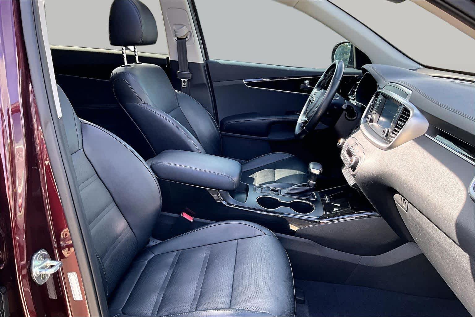 Used 2020 Passion Red Kia EX V6 image 9