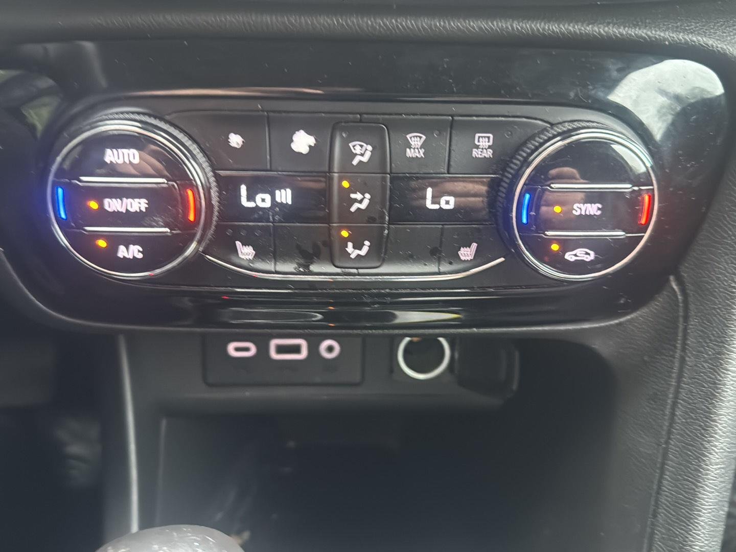 Used 2022 Ebony Twilight Metallic Buick Essence image 18