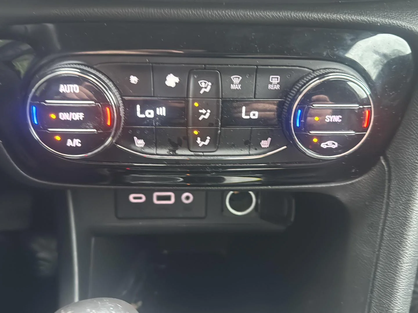 Used 2022 Ebony Twilight Metallic Buick Essence image 18