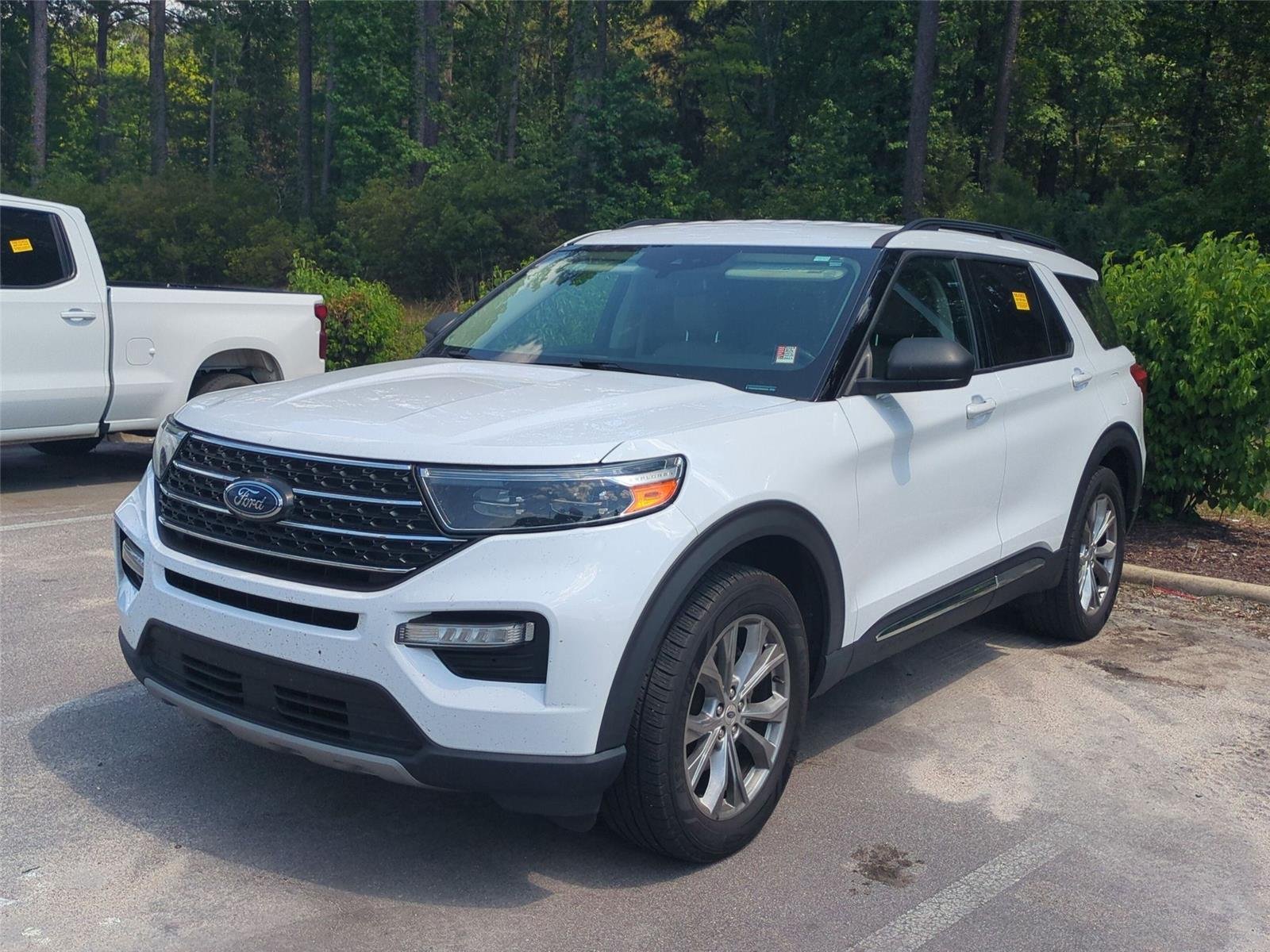 2022 Ford Explorer XLT 4WD's photo