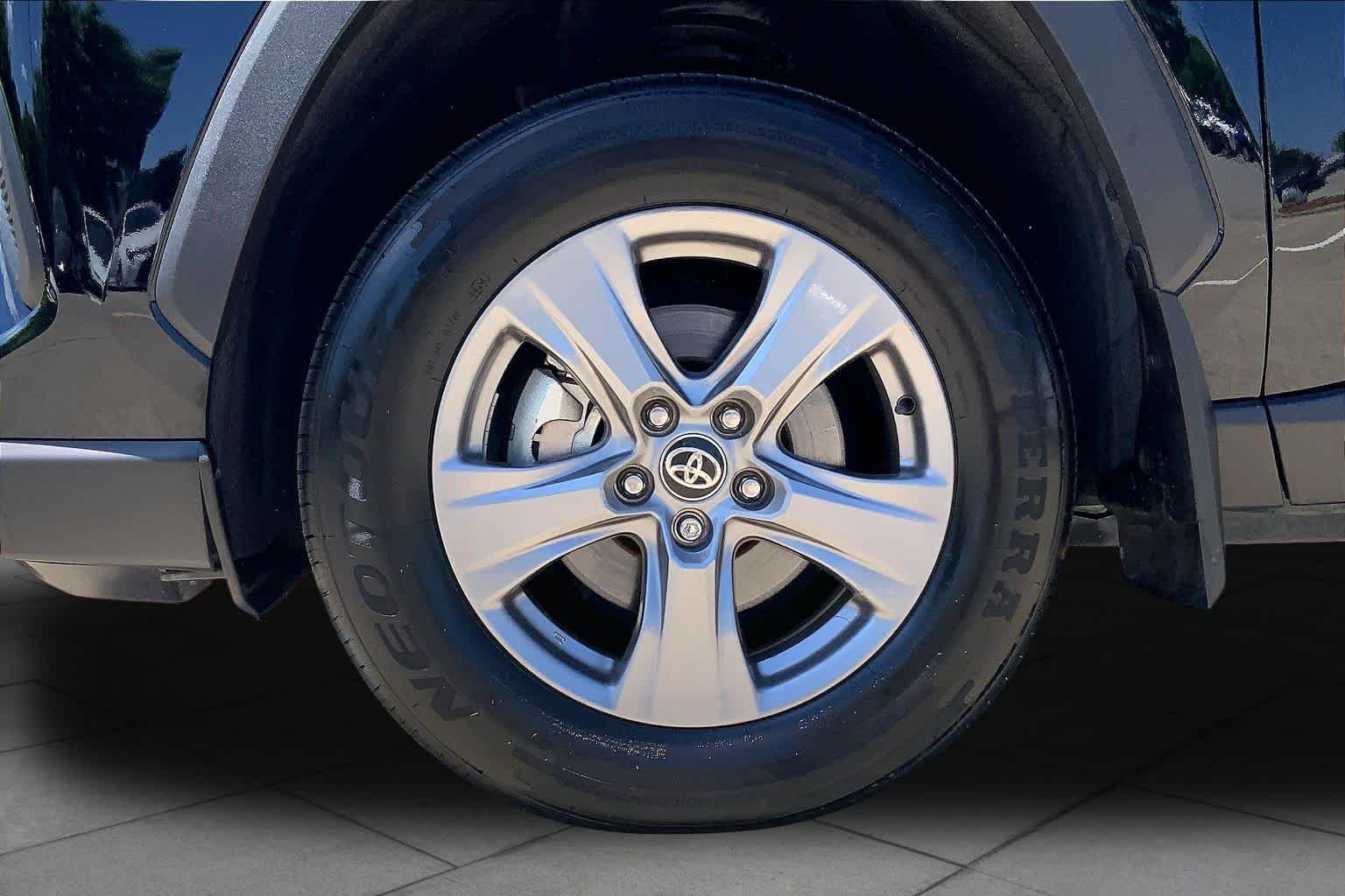 2024 Toyota RAV4 XLE - Photo 11