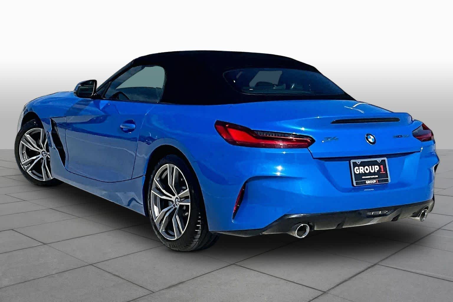 Used 2022 Misano Blue Metallic BMW sDrive30i image 10