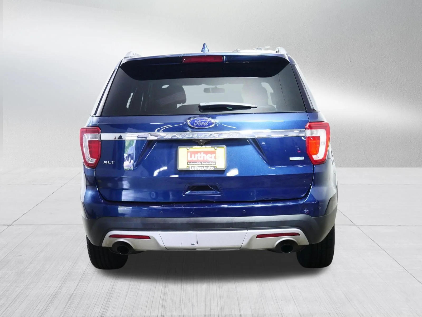Used 2017 Blue Jeans Metallic Ford XLT image 6