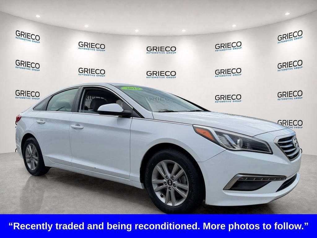 Used 2015 White Hyundai SE image 1