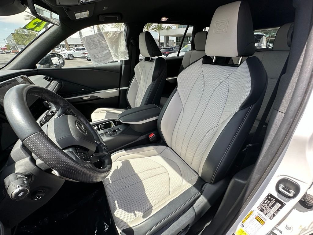 Used 2025 Beige Lexus 500h F SPORT Premium image 3