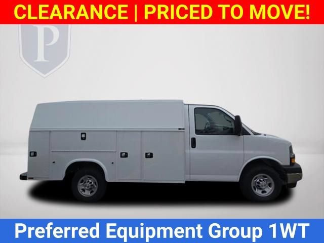 New 2025 Summit White Chevrolet 1WT image 4
