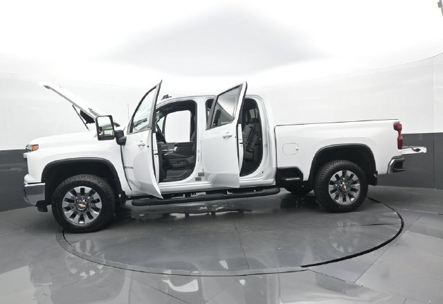 Used 2024 Summit White Chevrolet LT image 33