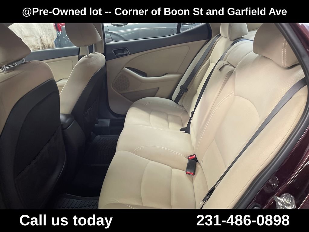 Used 2014 Red Kia LX image 21