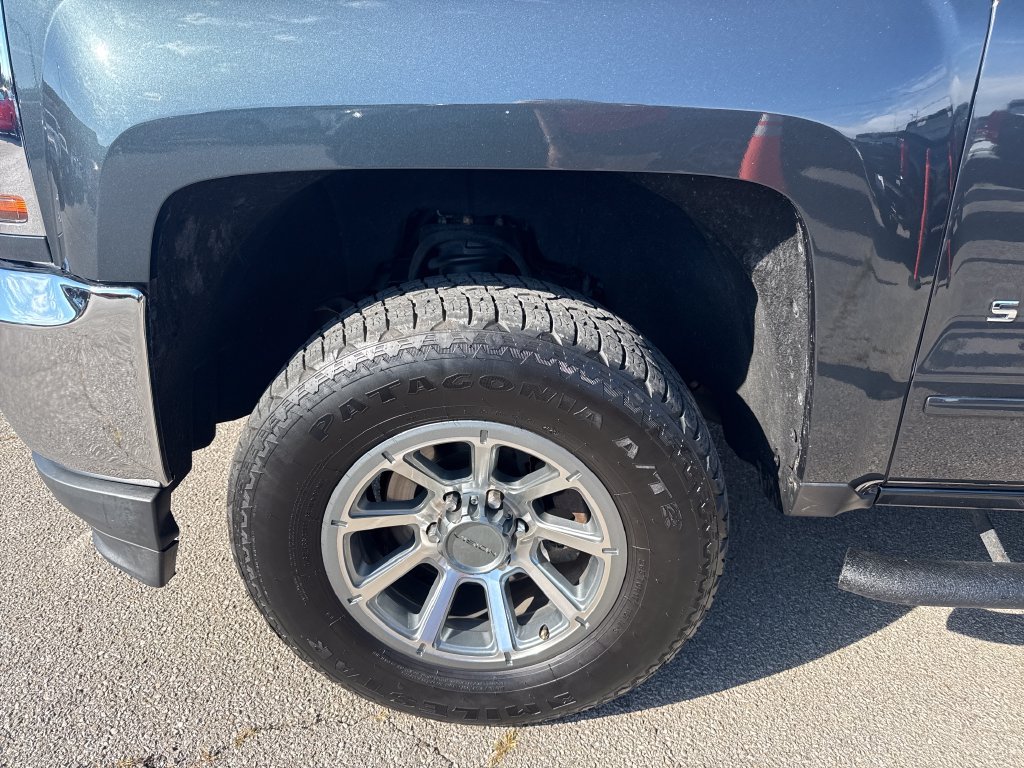 Used 2018 Gray Chevrolet LT image 10