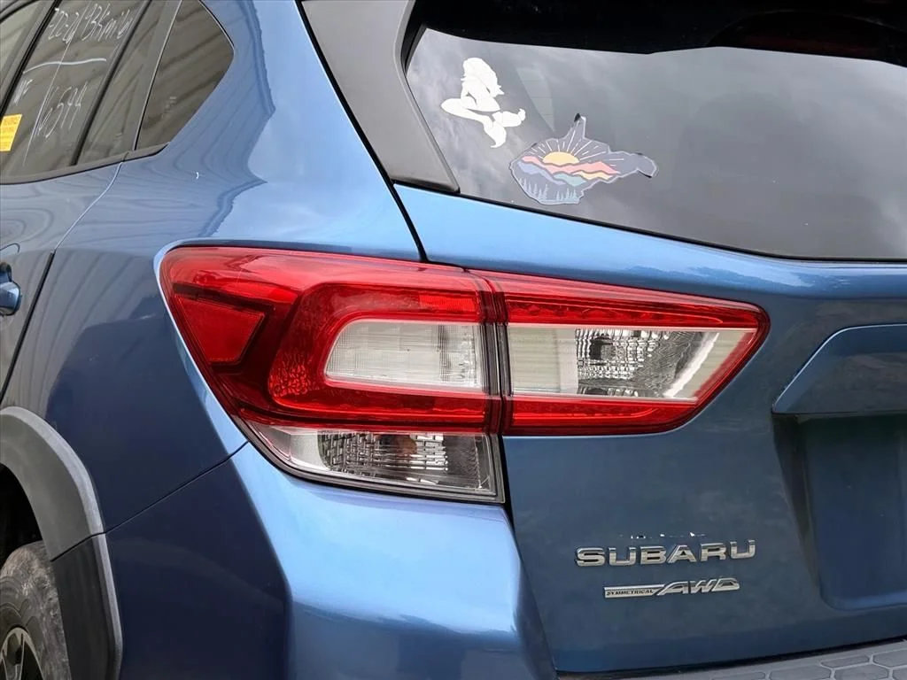Used 2018 Blue Subaru 2.0i Premium image 9