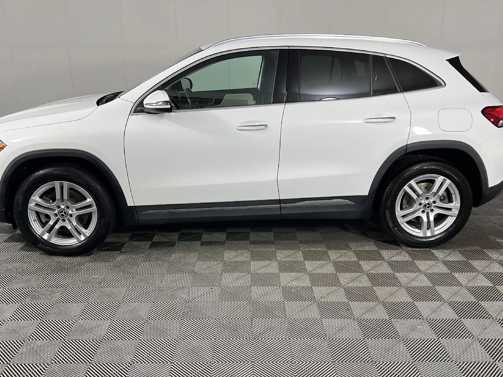 Used 2023 Polar White Mercedes-Benz GLA 250 image 25