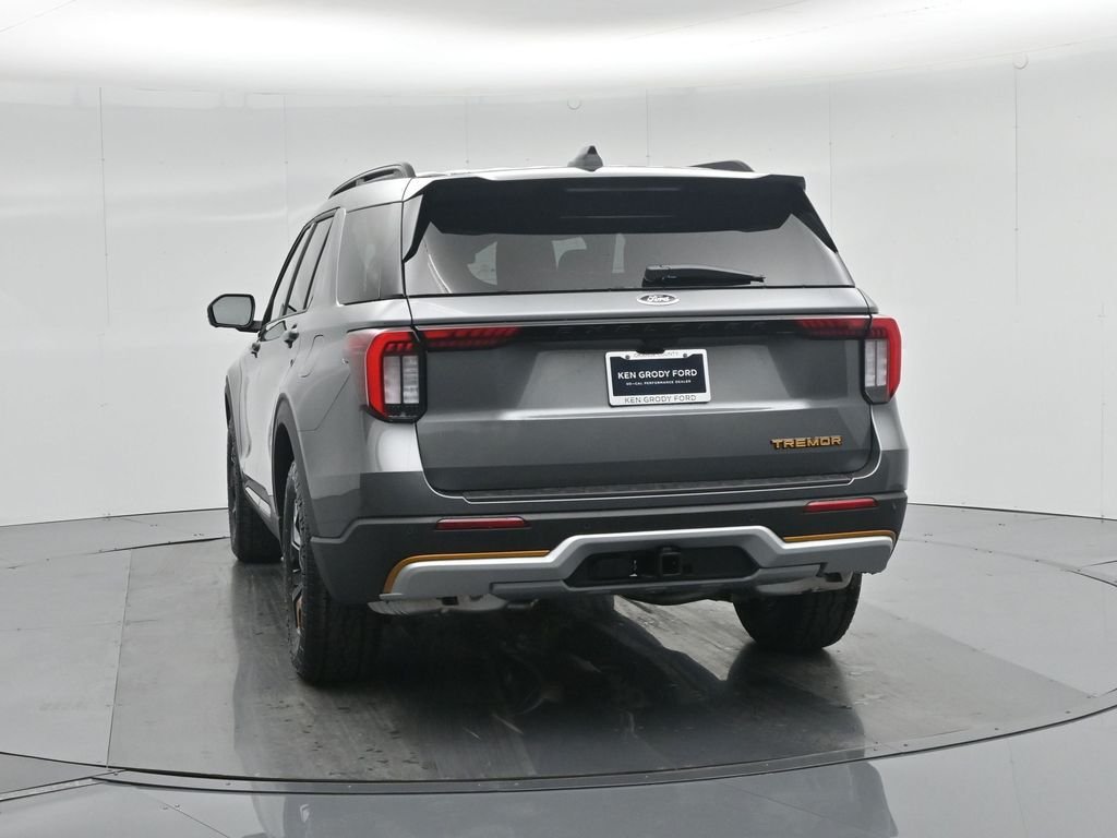 New 2026 Carbonized Gray Metallic Ford Tremor image 35