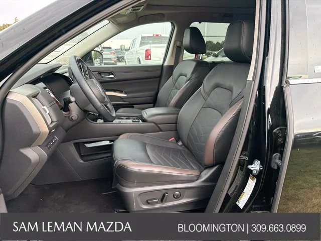 Used 2025 Black Nissan Platinum image 3