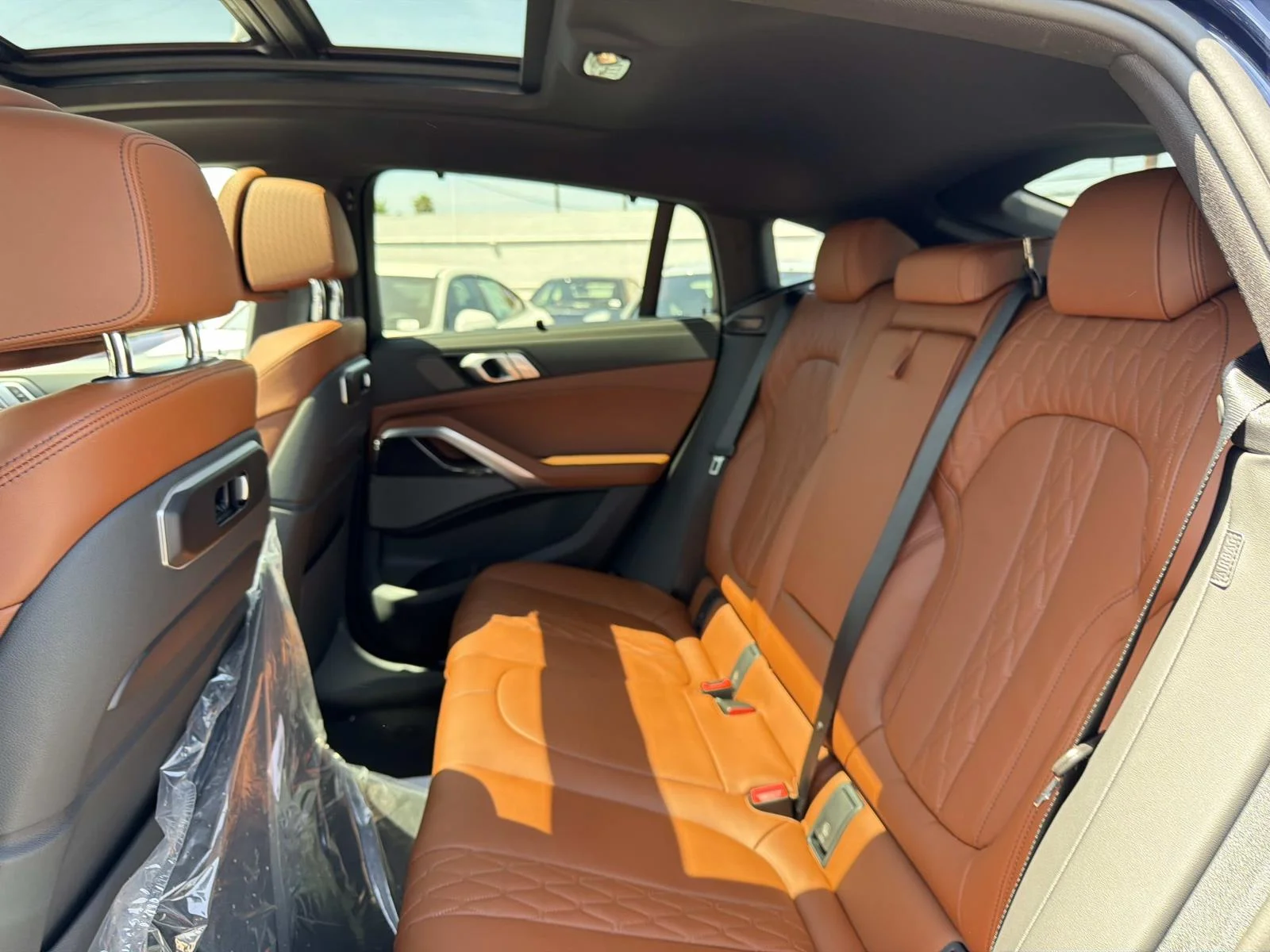 New 2027 Tanzanite Blue II Metallic BMW M60i image 11