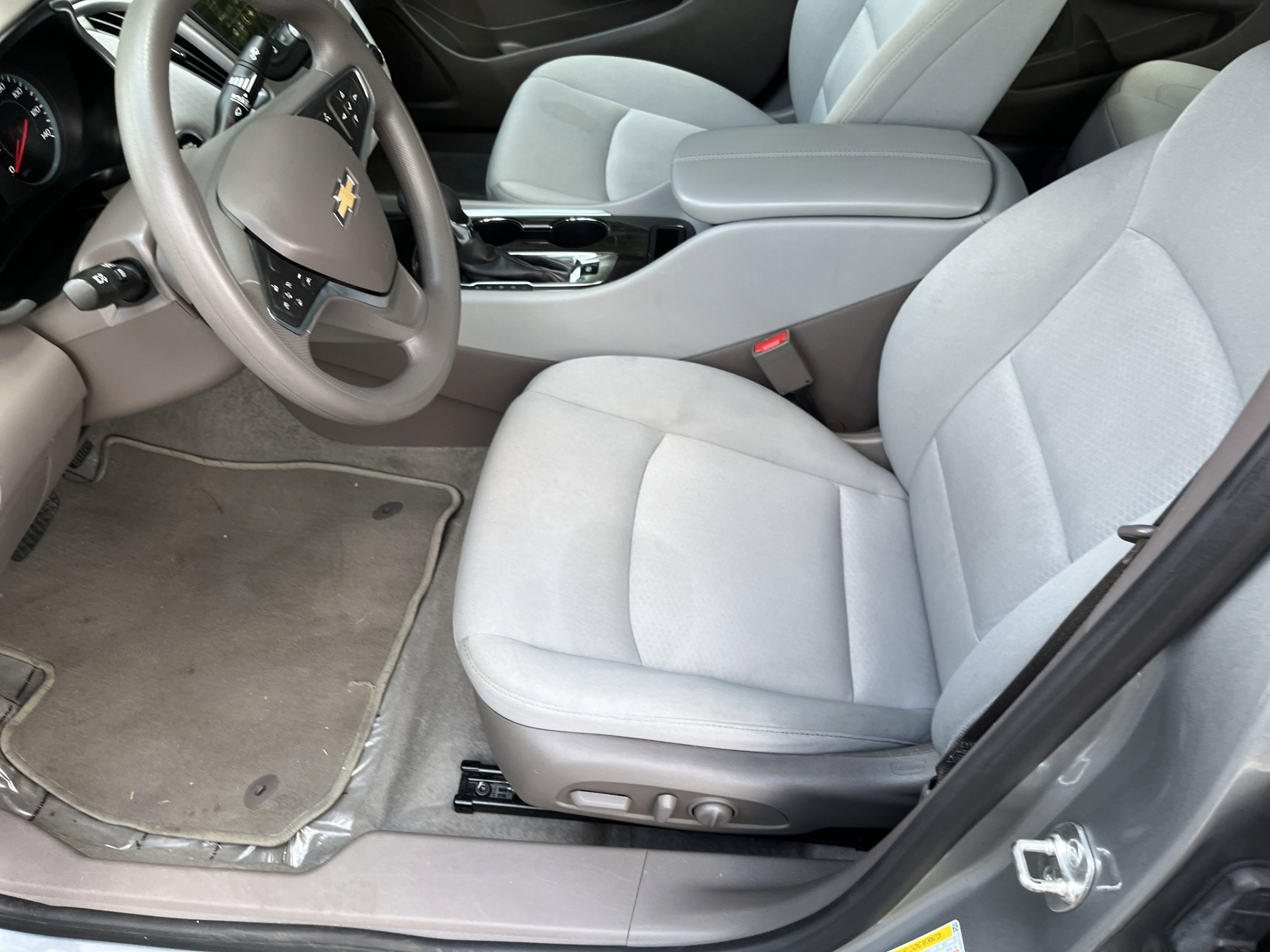 Used 2025 Sterling Gray Metallic Chevrolet  image 10