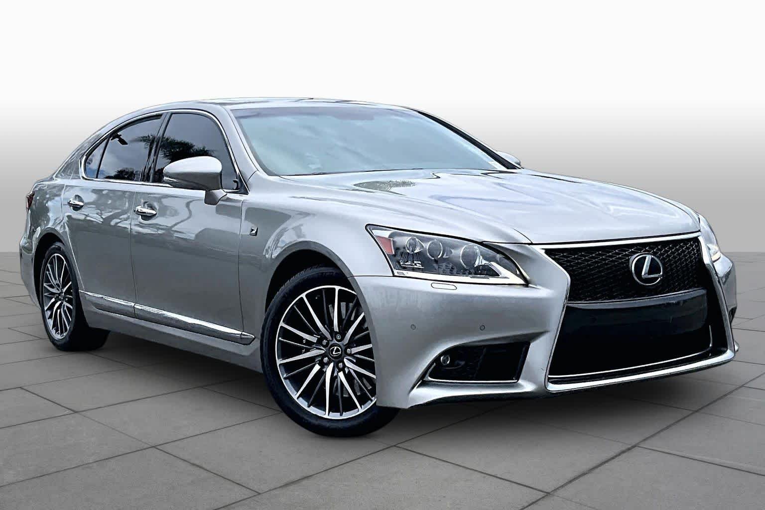 Used 2017 Atomic Silver Lexus  image 2