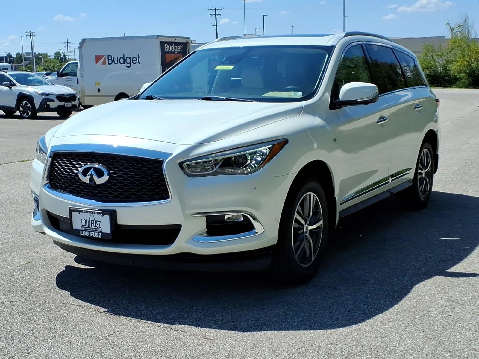 Used 2019 Majestic White INFINITI LUXE image 2