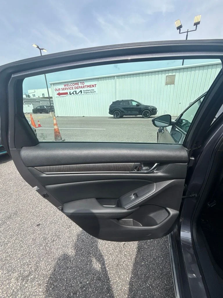 Used 2021 White Honda EX-L image 15