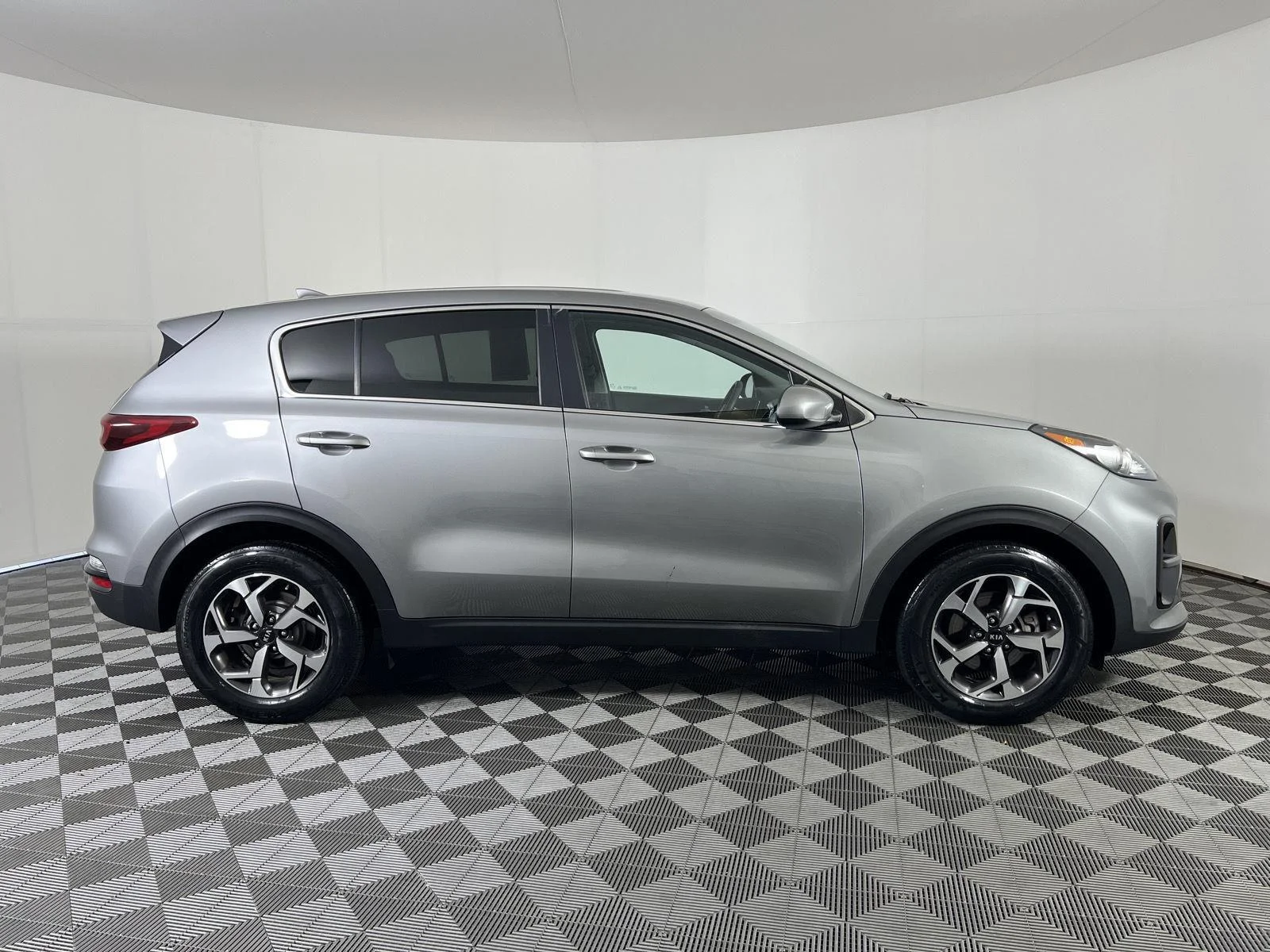 Used 2020 Gy Kia LX image 19