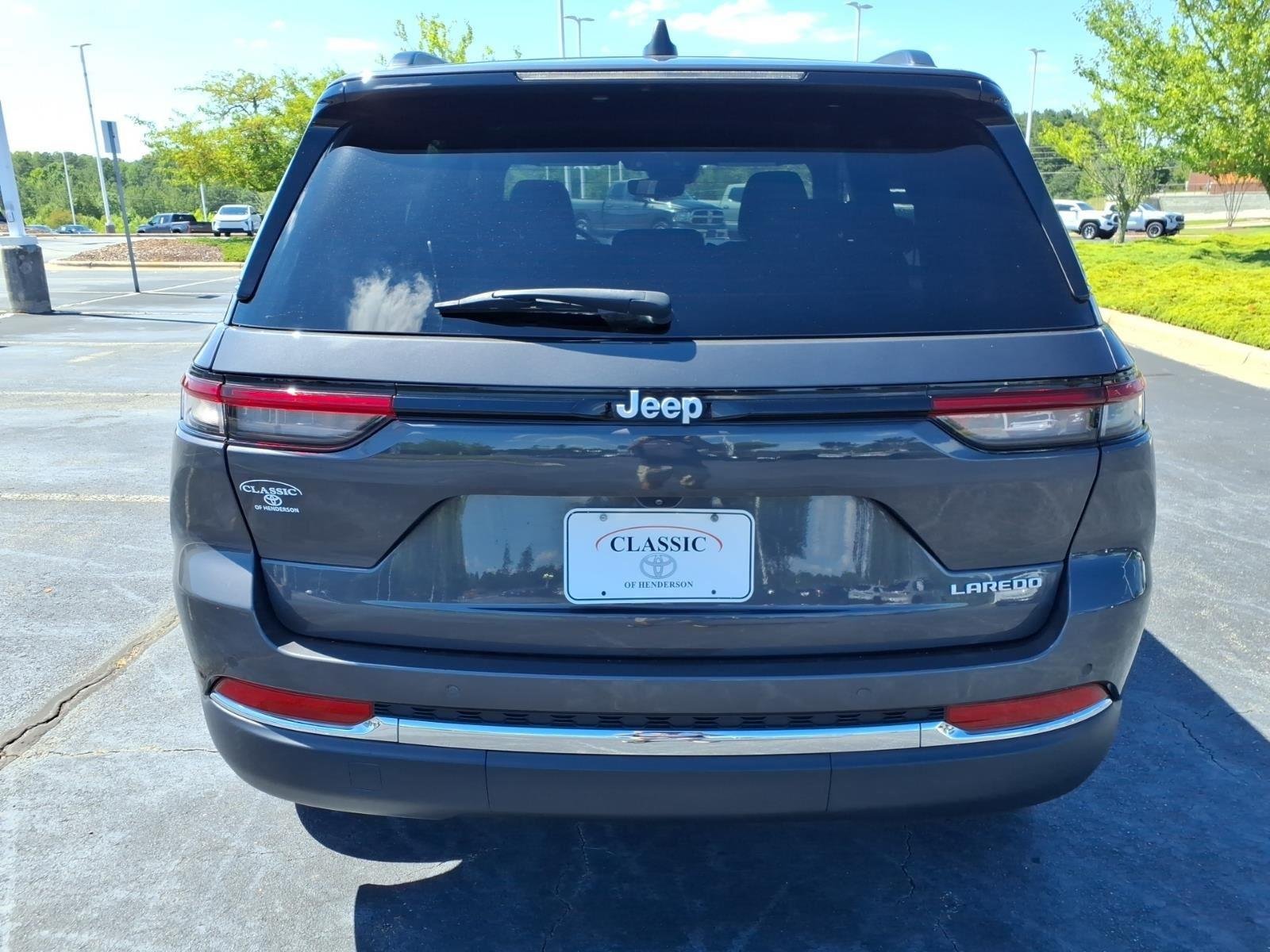 Used 2024 Baltic Gray Metallic Clearcoat Jeep Laredo image 10