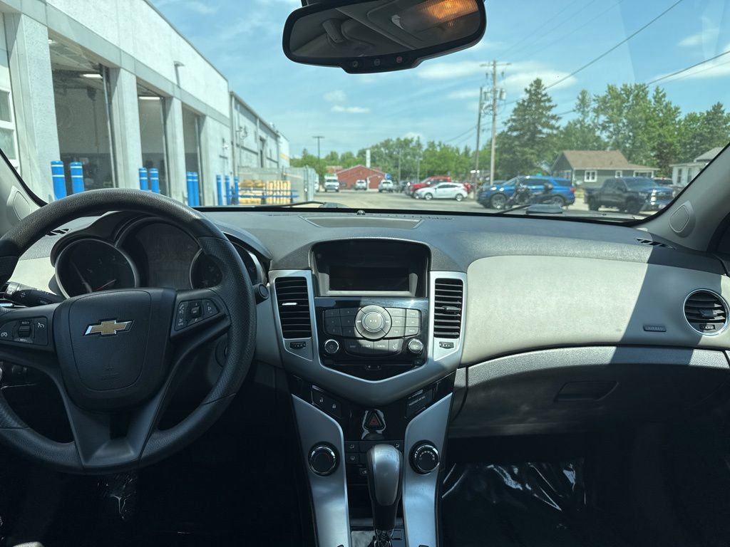 Used 2013 Silver Chevrolet LS image 28