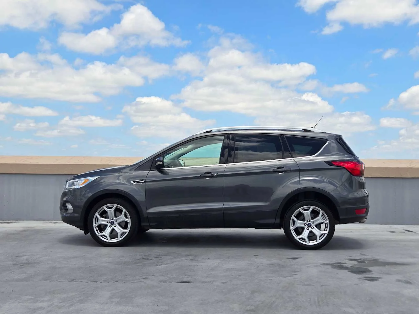 Used 2019 Magnetic Metallic Ford Titanium image 4