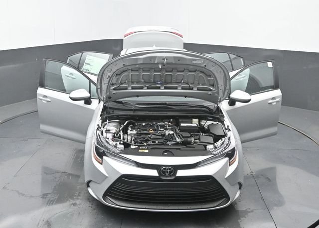 New 2026 Classic Silver Metallic Toyota LE image 32
