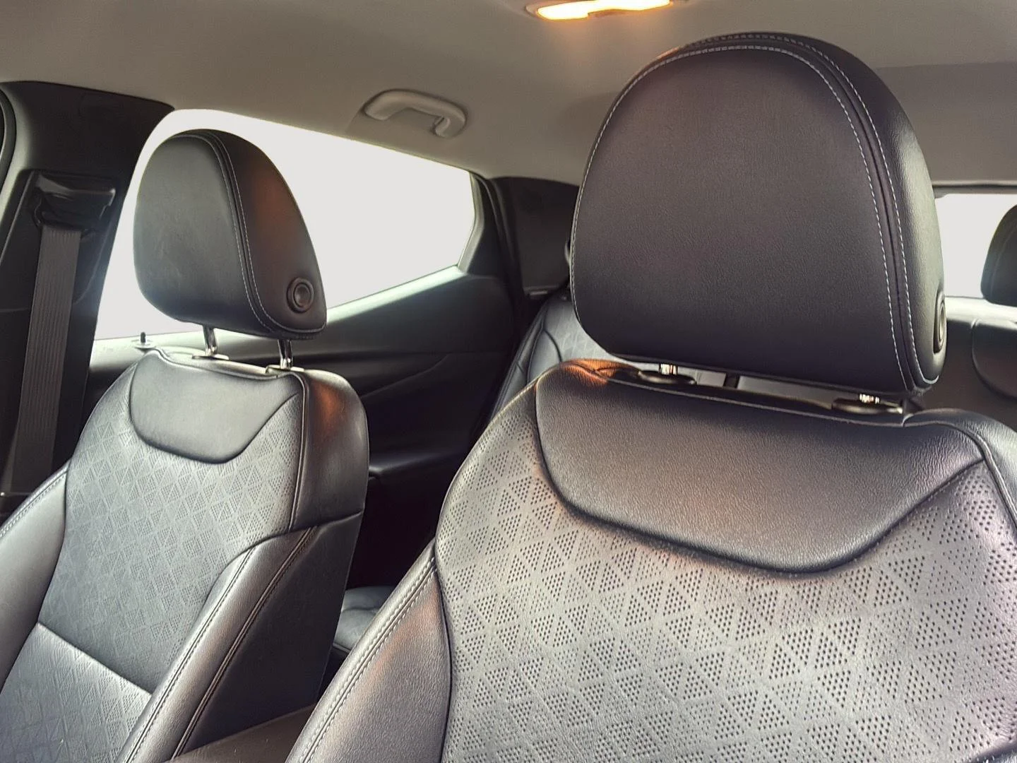Used 2022 Gray Ghost Metallic Chevrolet Premier image 27