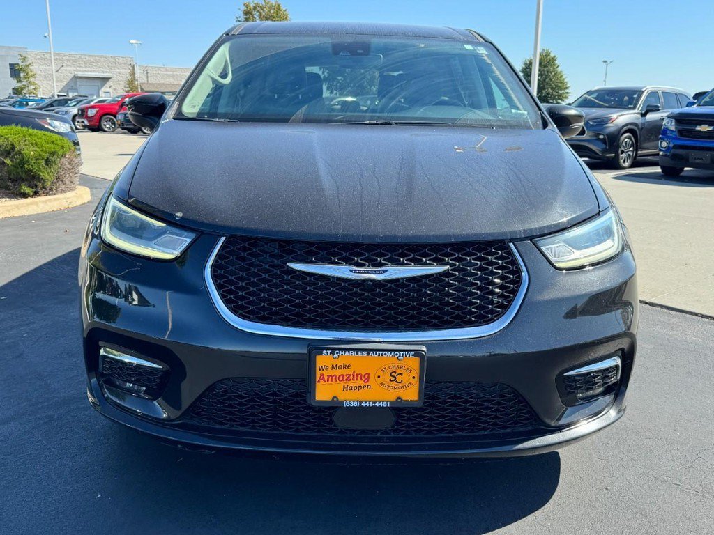 Used 2023 Black Chrysler Touring L image 9