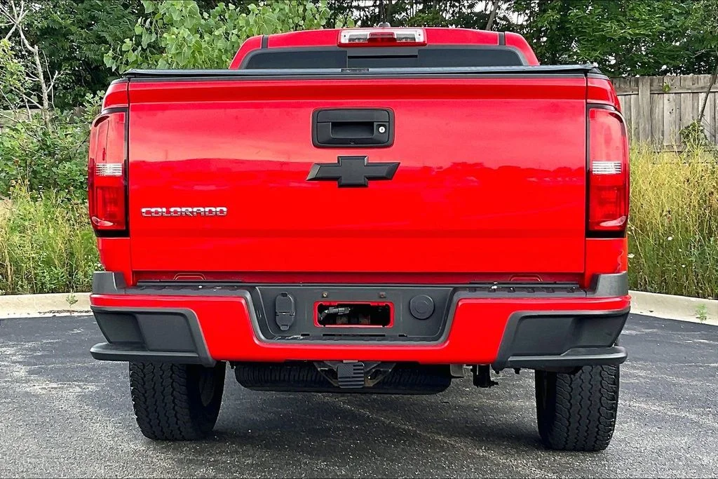 Used 2015 Red Chevrolet Z71 image 4