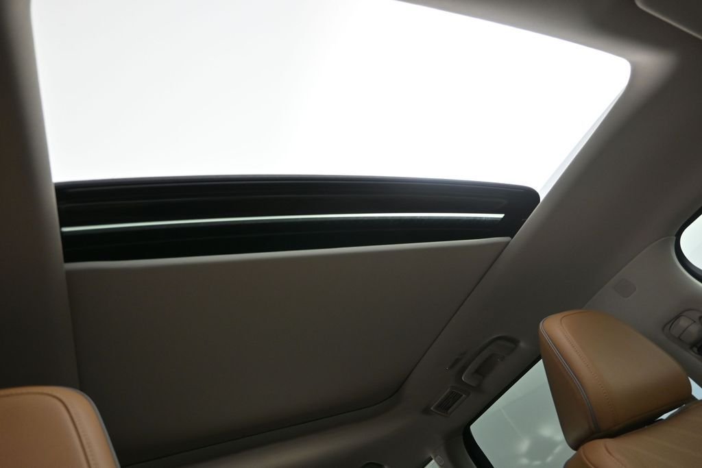 New 2026 RADIANT WHITE INFINITI Luxe 2WD image 27