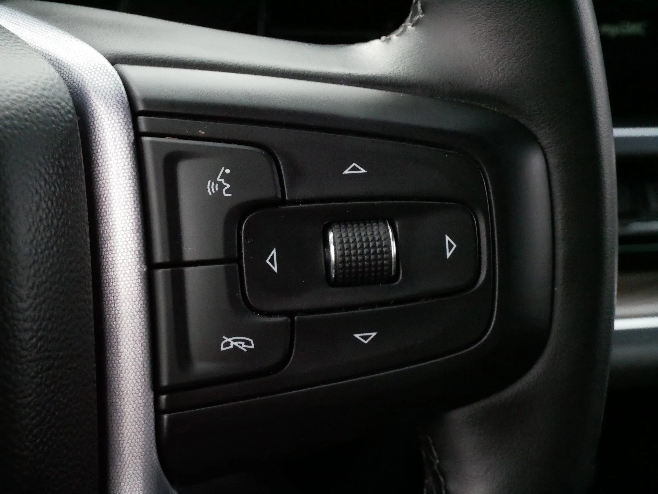 Used 2023 Onyx Black GMC Elevation image 25