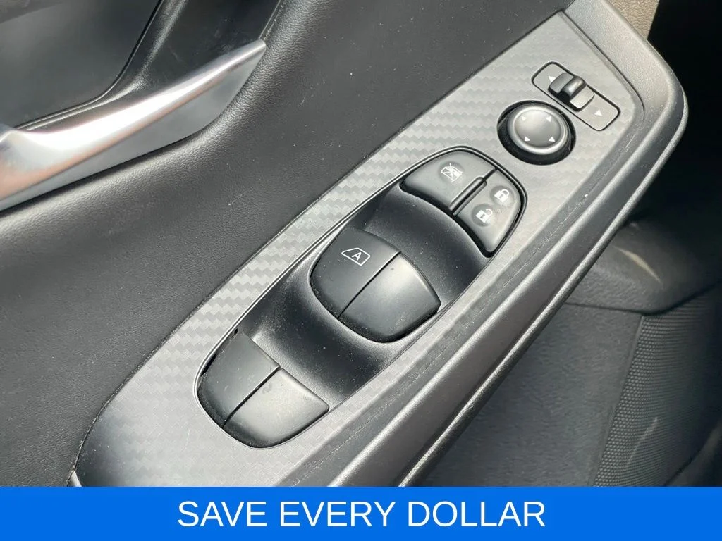 Used 2024  Nissan SV image 17