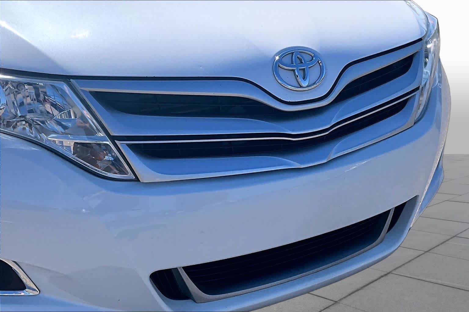 Used 2015 Blizzard Pearl Toyota XLE image 29