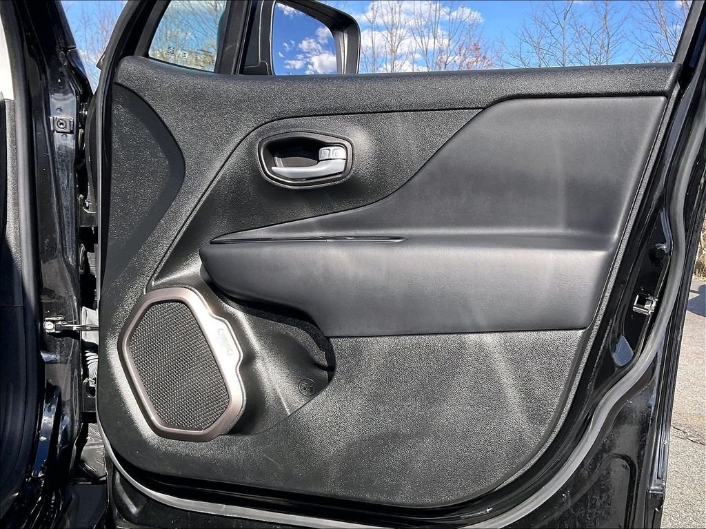 Used 2023 Black Clearcoat Jeep Latitude image 11