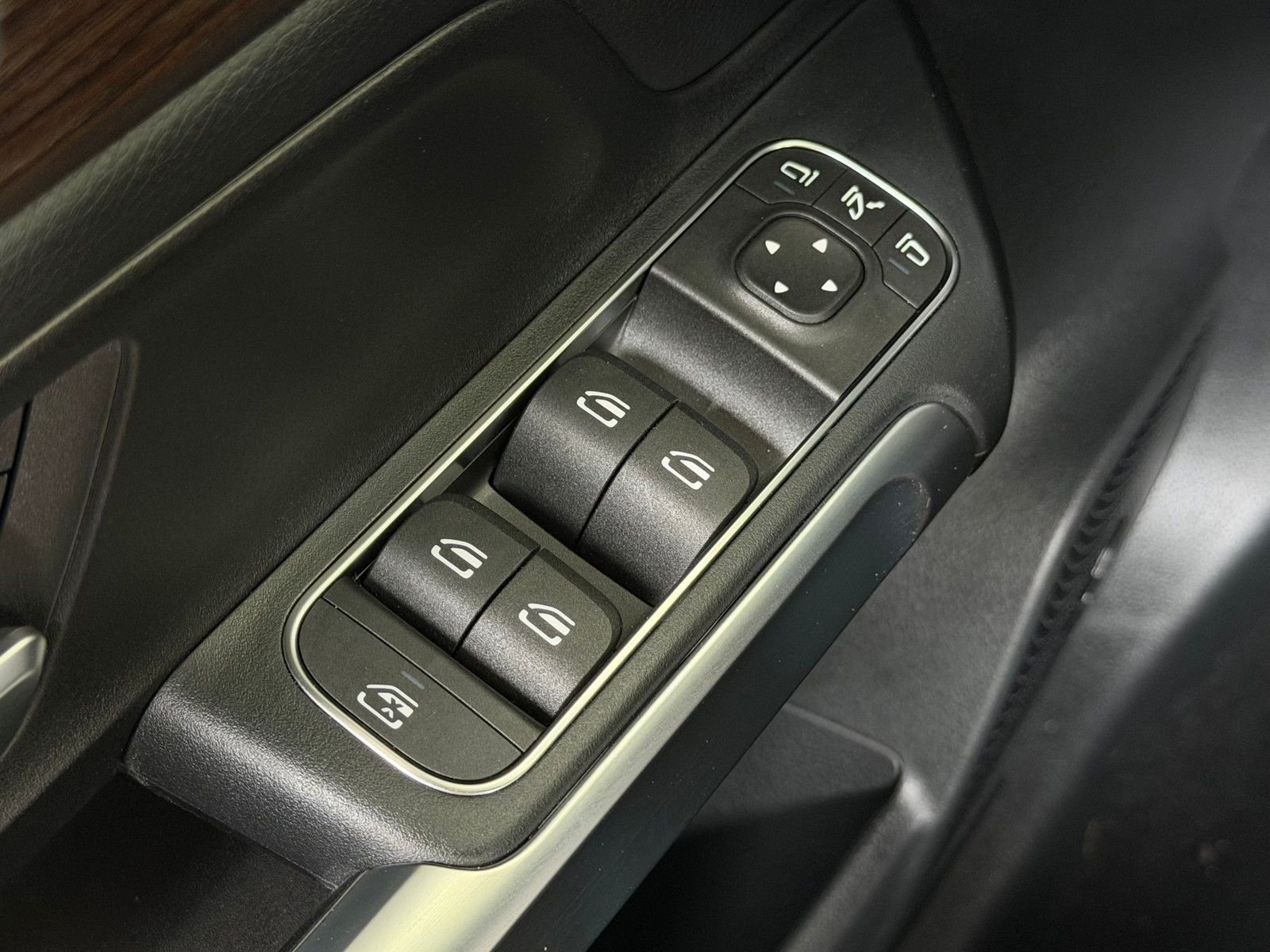 Used 2026 Silver Mercedes-Benz GLB 250 image 18