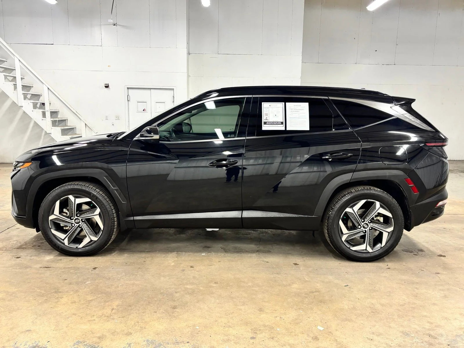 Used 2023 Black Hyundai Limited image 4