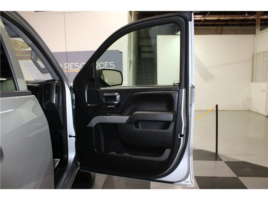 Used 2014 Silver Ice Metallic Chevrolet LT image 22