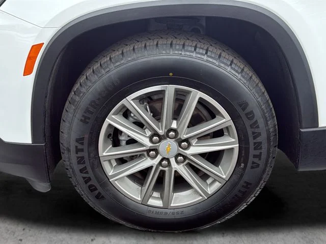 Used 2023 White Chevrolet LT image 9