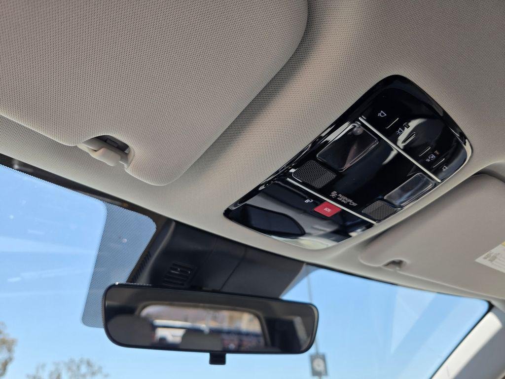 New 2026 White Hyundai SE AWD image 31